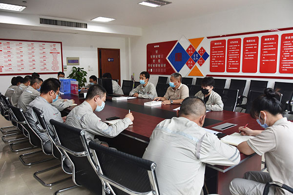 绍兴江滨热电公司：每月开展光伏组件义务大清扫的“风光行动”